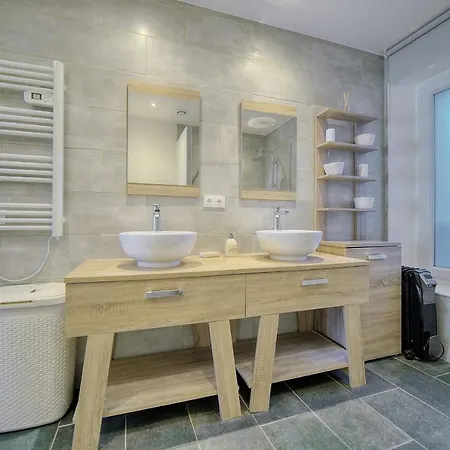Immogroom- Apartment 70M2 - Renovated - Wifi - A C דירה